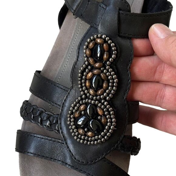 EUC Earth Brand Leather Low Wedge Sandals - Picture 2 of 7